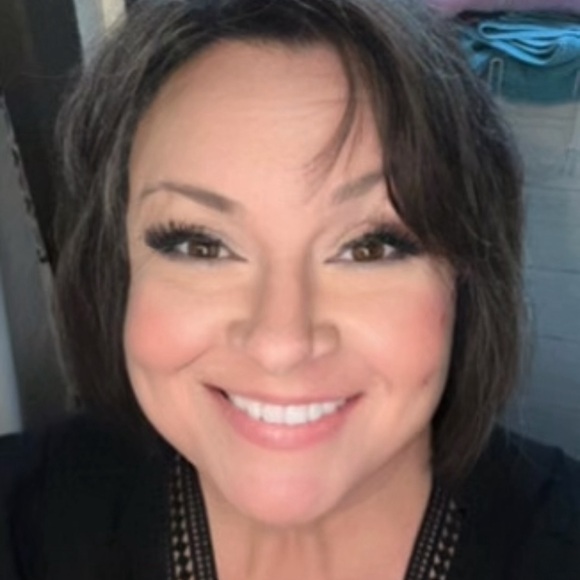 Meet your Posher, Christy - Picture 2 of 2